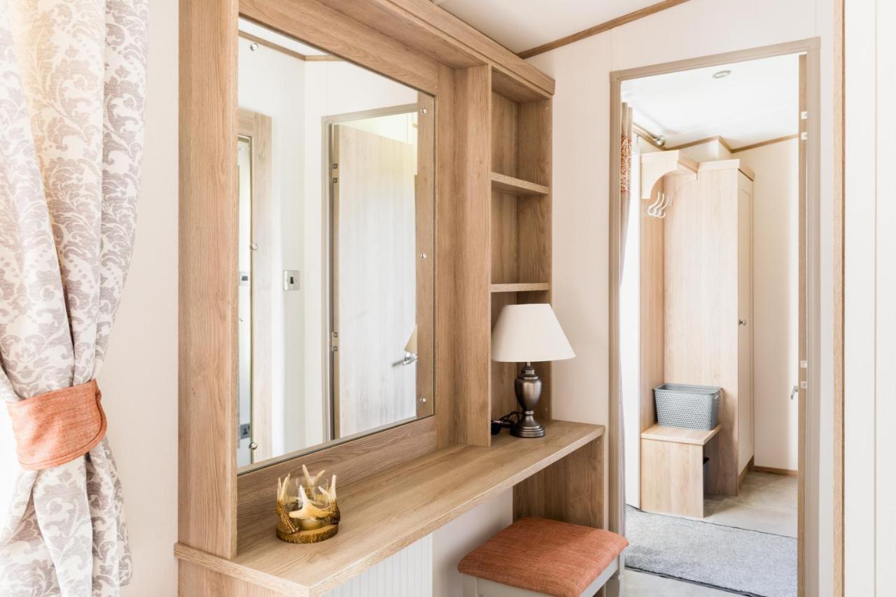 Clearwater Villa South Cerney Ngoại thất bức ảnh