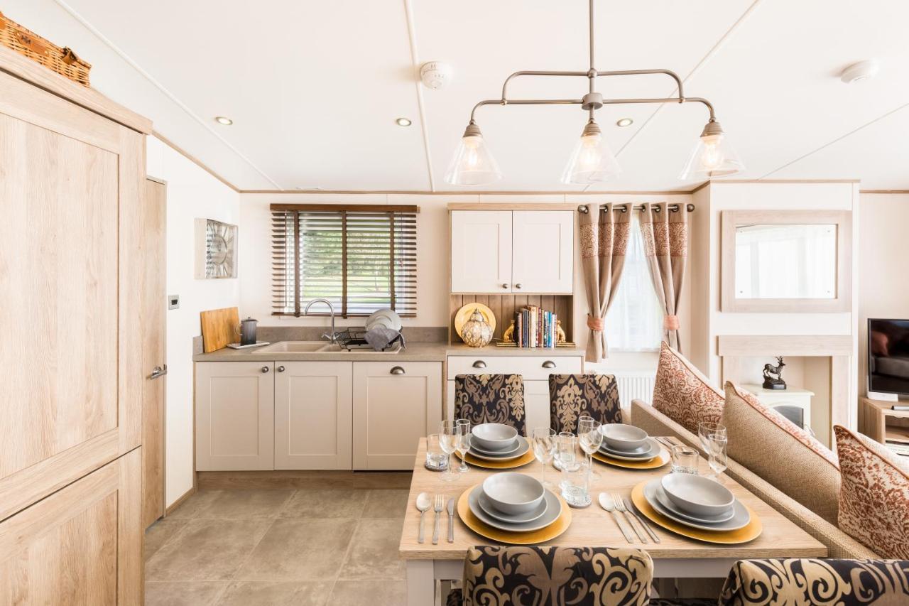 Clearwater Villa South Cerney Ngoại thất bức ảnh