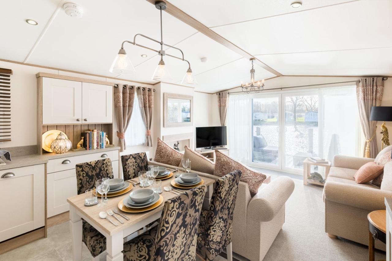 Clearwater Villa South Cerney Ngoại thất bức ảnh