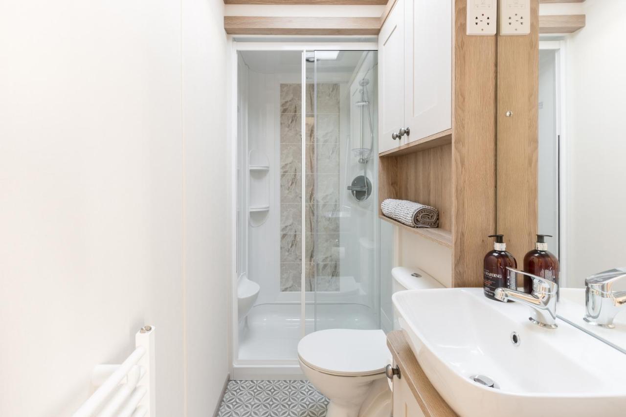 Clearwater Villa South Cerney Ngoại thất bức ảnh