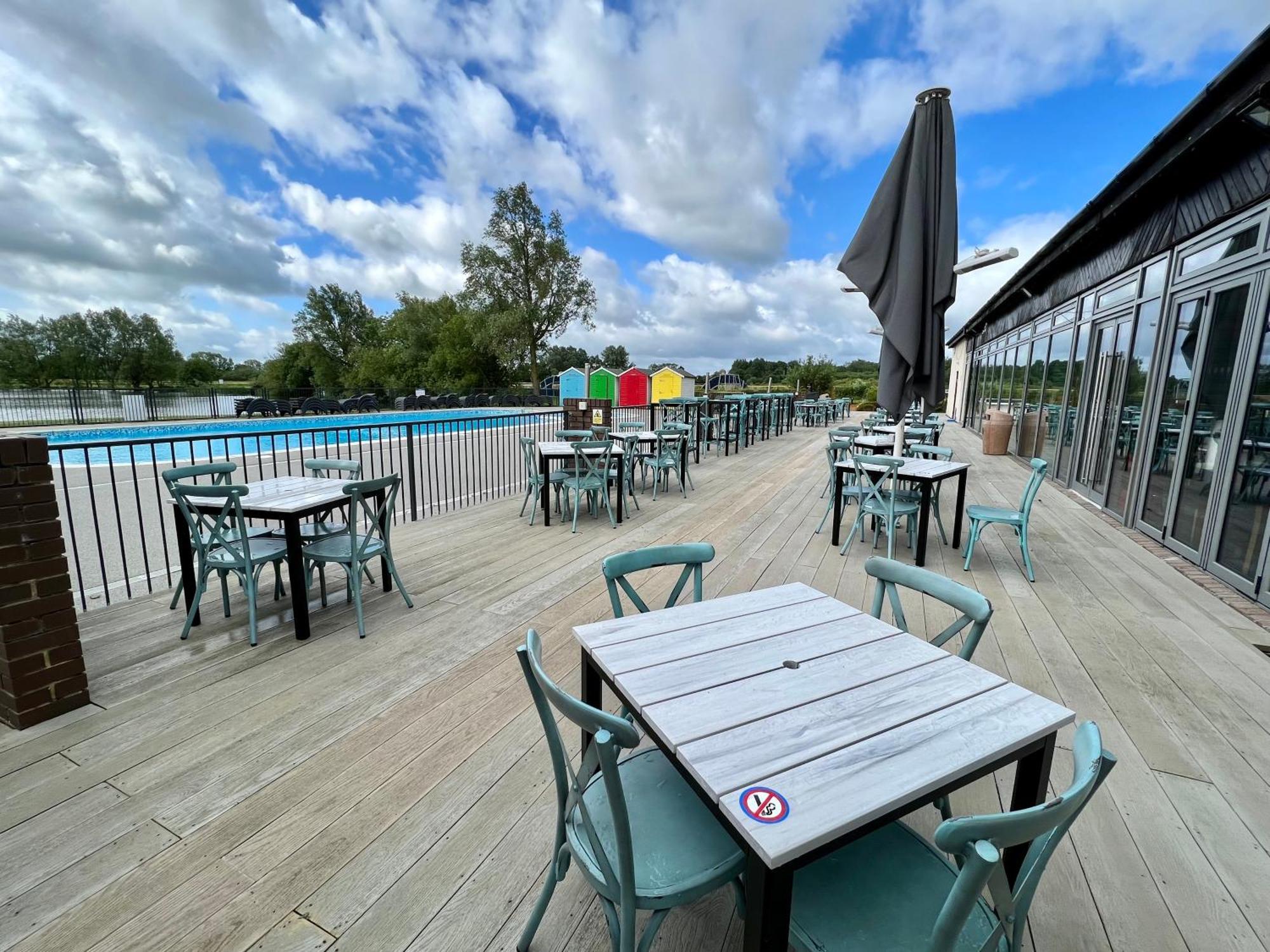 Clearwater Villa South Cerney Ngoại thất bức ảnh