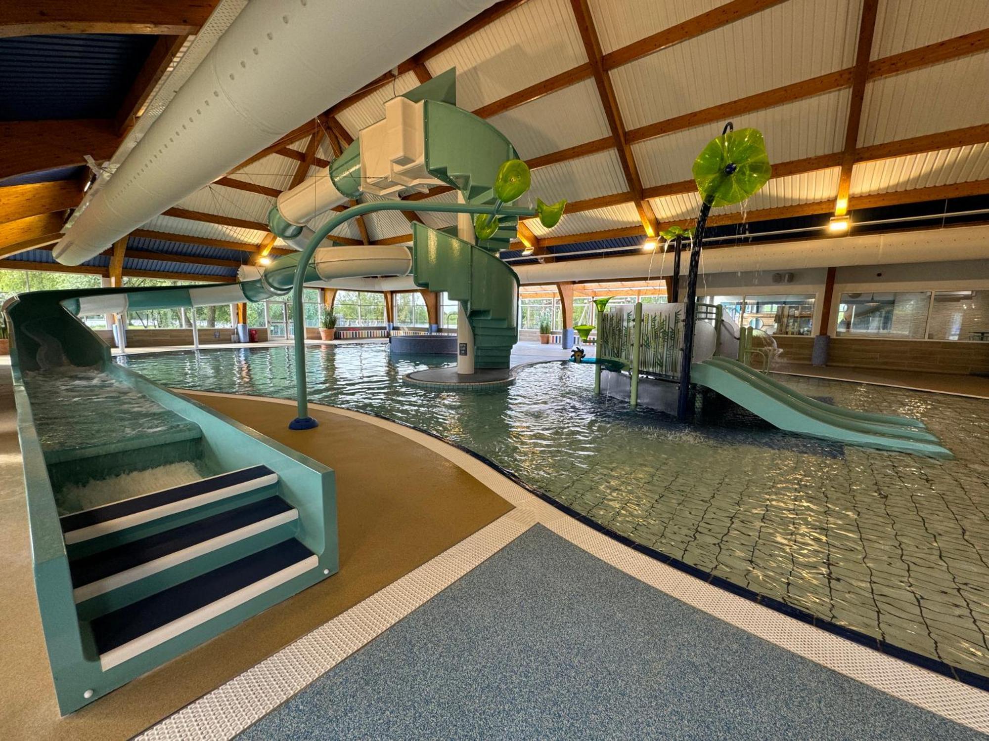 Clearwater Villa South Cerney Ngoại thất bức ảnh